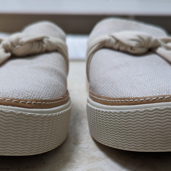 Toms NWOB Sunrise Beige Canvas Slip On Flats Mule Shoes in W7 - Picture 3 of 8